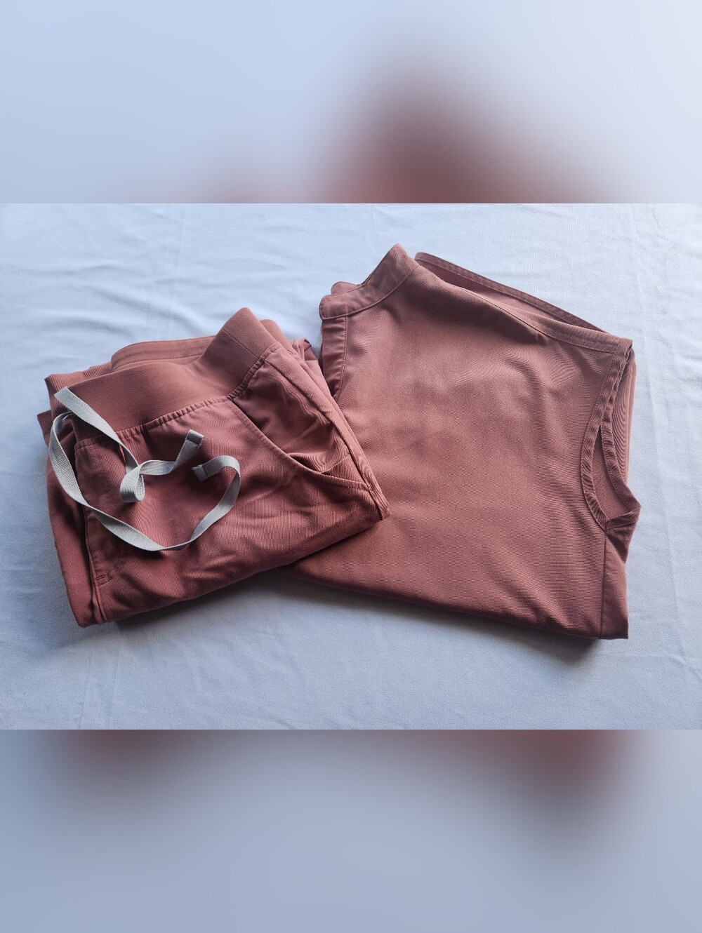 Small Muave FIGS Set Rafaela Top & Joggers